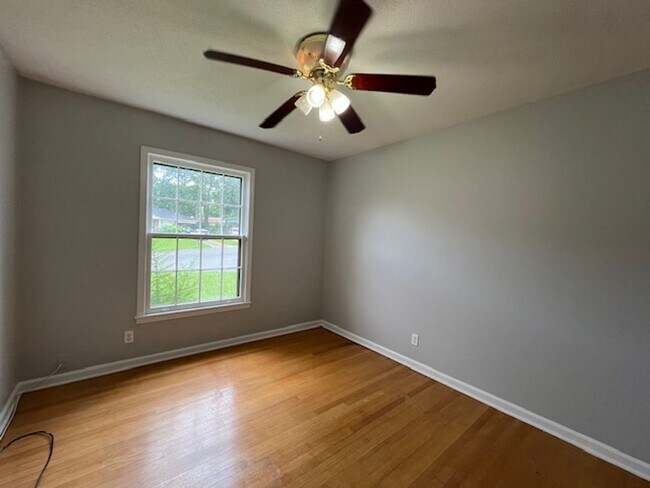 Building Photo - Renovated 3 Bedroom 1.5 Bath Home for Rent!