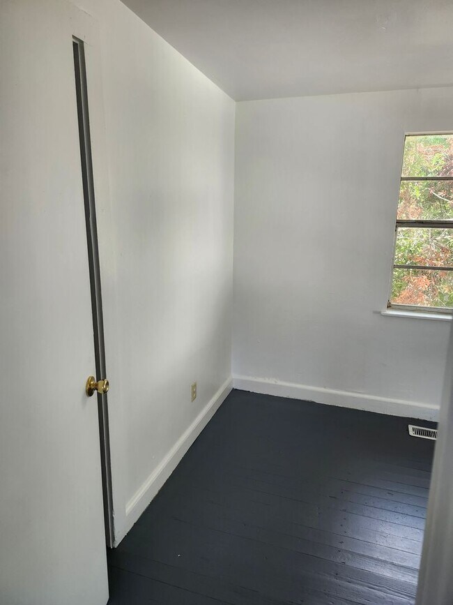 Building Photo - 715 Liberty St