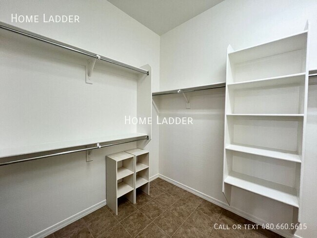 Building Photo - 6491 W Victory Way