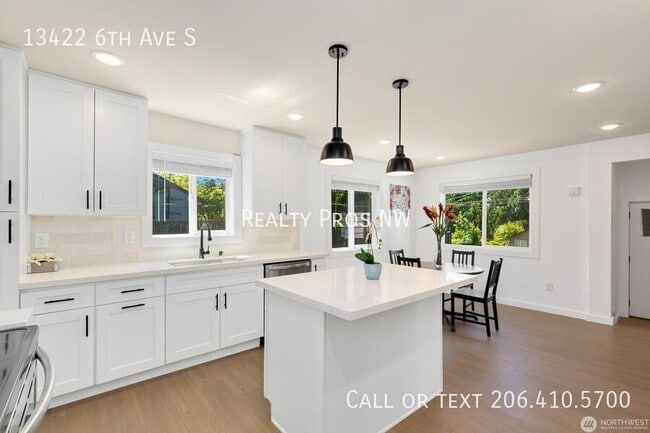 Building Photo - 13422 6th Ave S