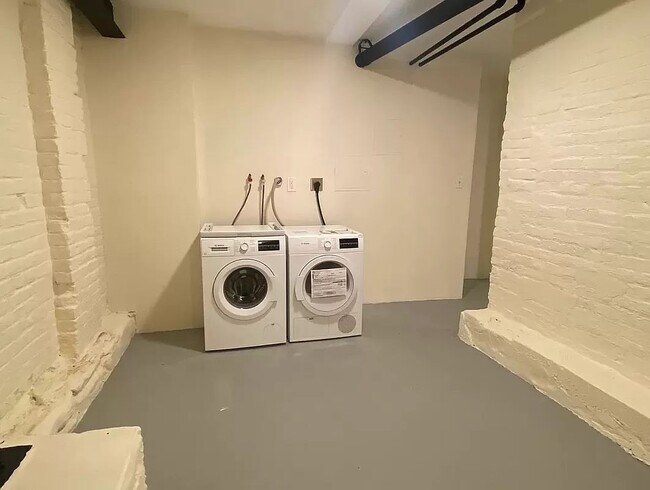 Building Photo - Ninth Avenue