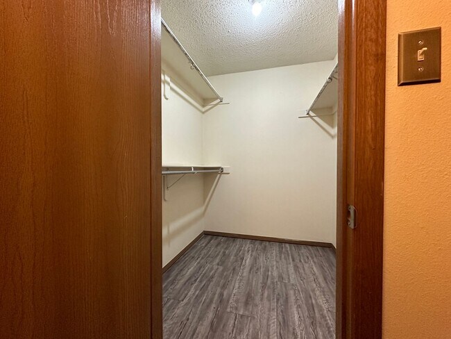 Building Photo - 1060 Farley Cir