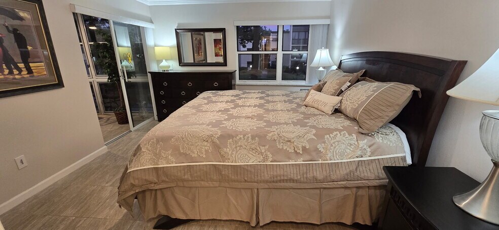 Master bedroom - 14255 Rosemary Ln