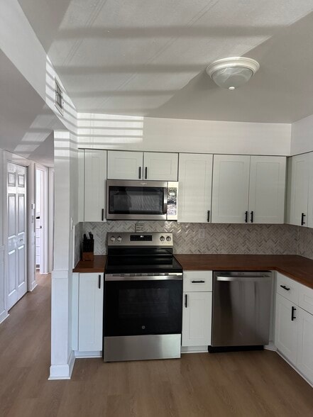Building Photo - 6527 S West Shore Cir