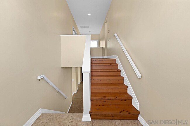 Building Photo - 927 Tingley Ln