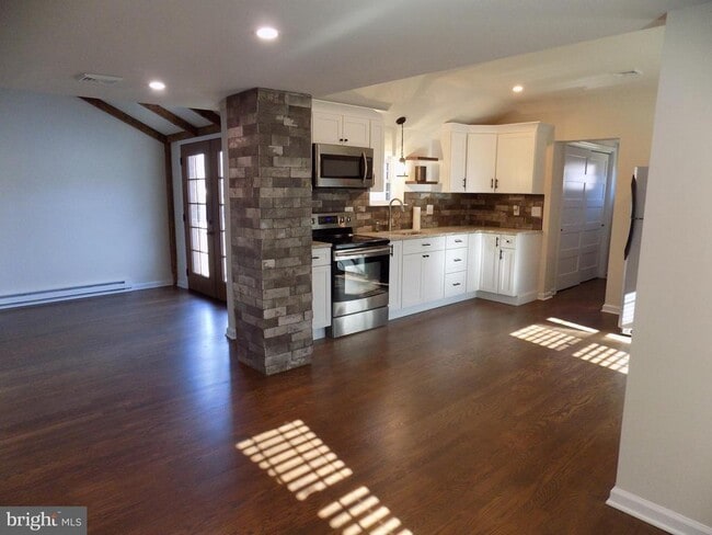 Building Photo - 114 N Penrose St