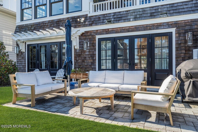 Building Photo - 802 1st Ave