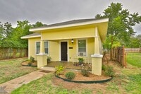 Building Photo - 2 bed 1 bath; AVAILABLE NOW!