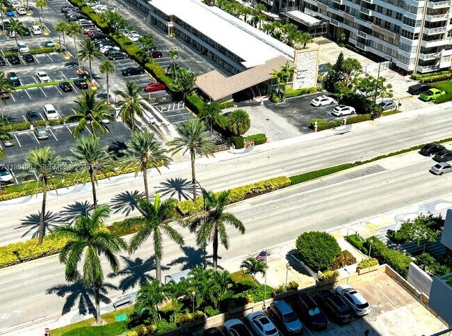 Building Photo - 2030 S Ocean Dr