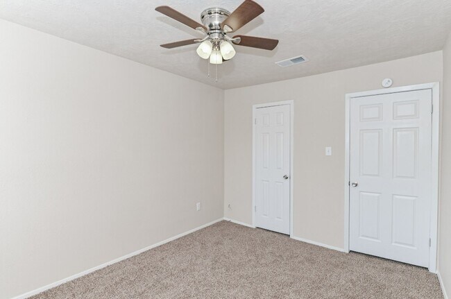 Building Photo - 6428 Alisa Ln