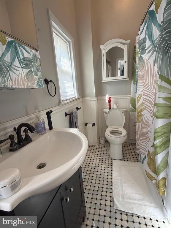 Building Photo - 2034 Chestnut St