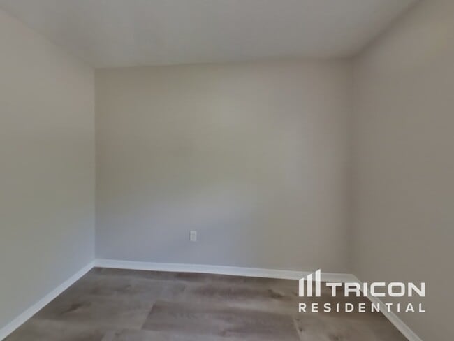 Building Photo - 5708 St Thomas Dr