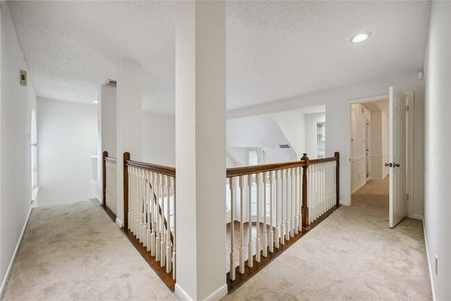 Building Photo - 12800 Briar Forest Dr