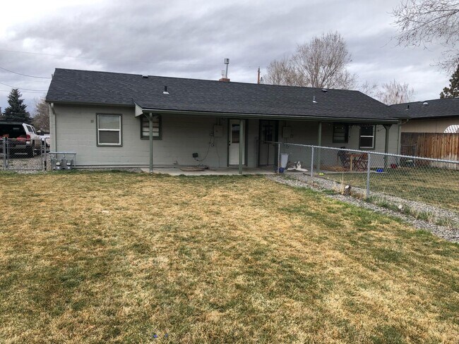 Building Photo - Del Norte Ave, Prineville, 1332-1336, OR