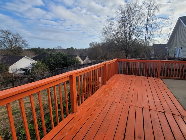 Building Photo - MODERN 3/2 w/ Garage, Spa Tub, Wood Floors...
