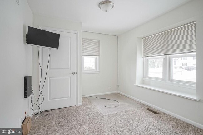 Building Photo - 20 Landing Rd