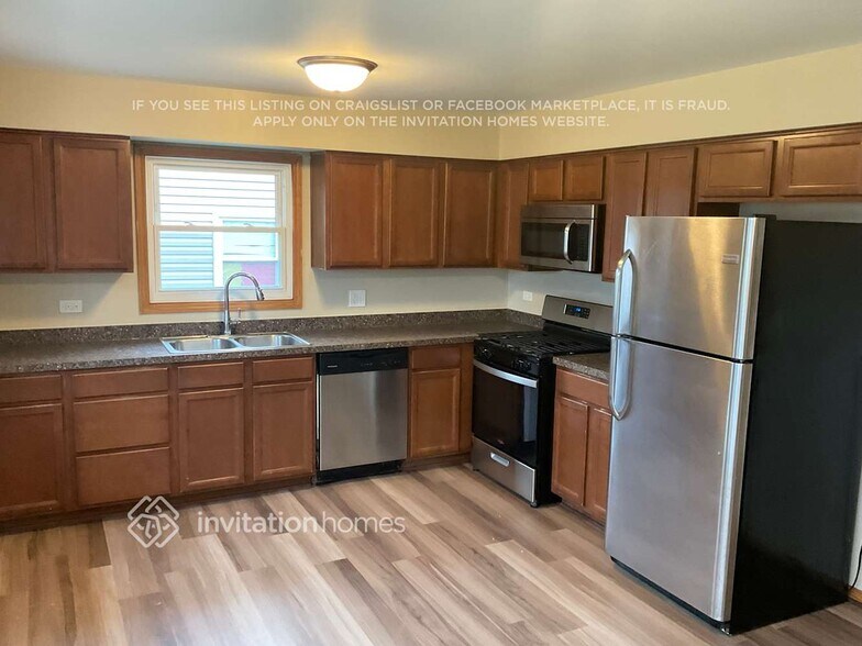 Building Photo - 150 E Winthrop Ave