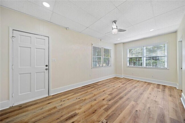 Building Photo - 1467 Thompson Pl