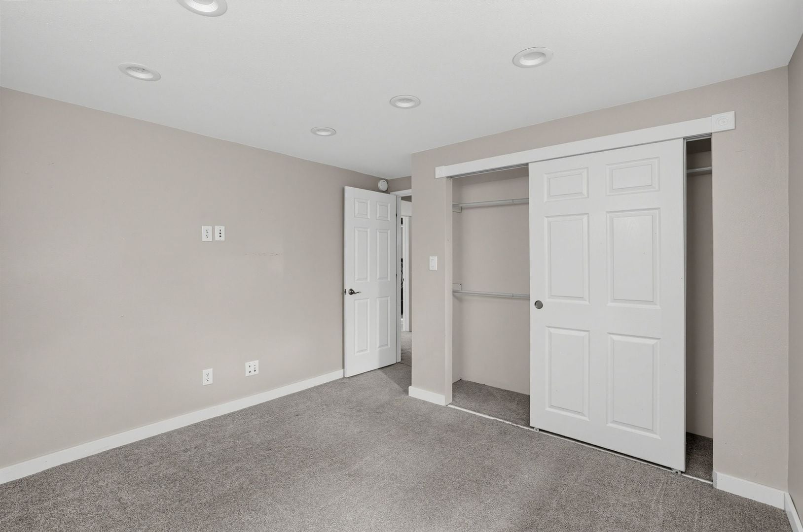 Building Photo - 4546 Del Verde Dr