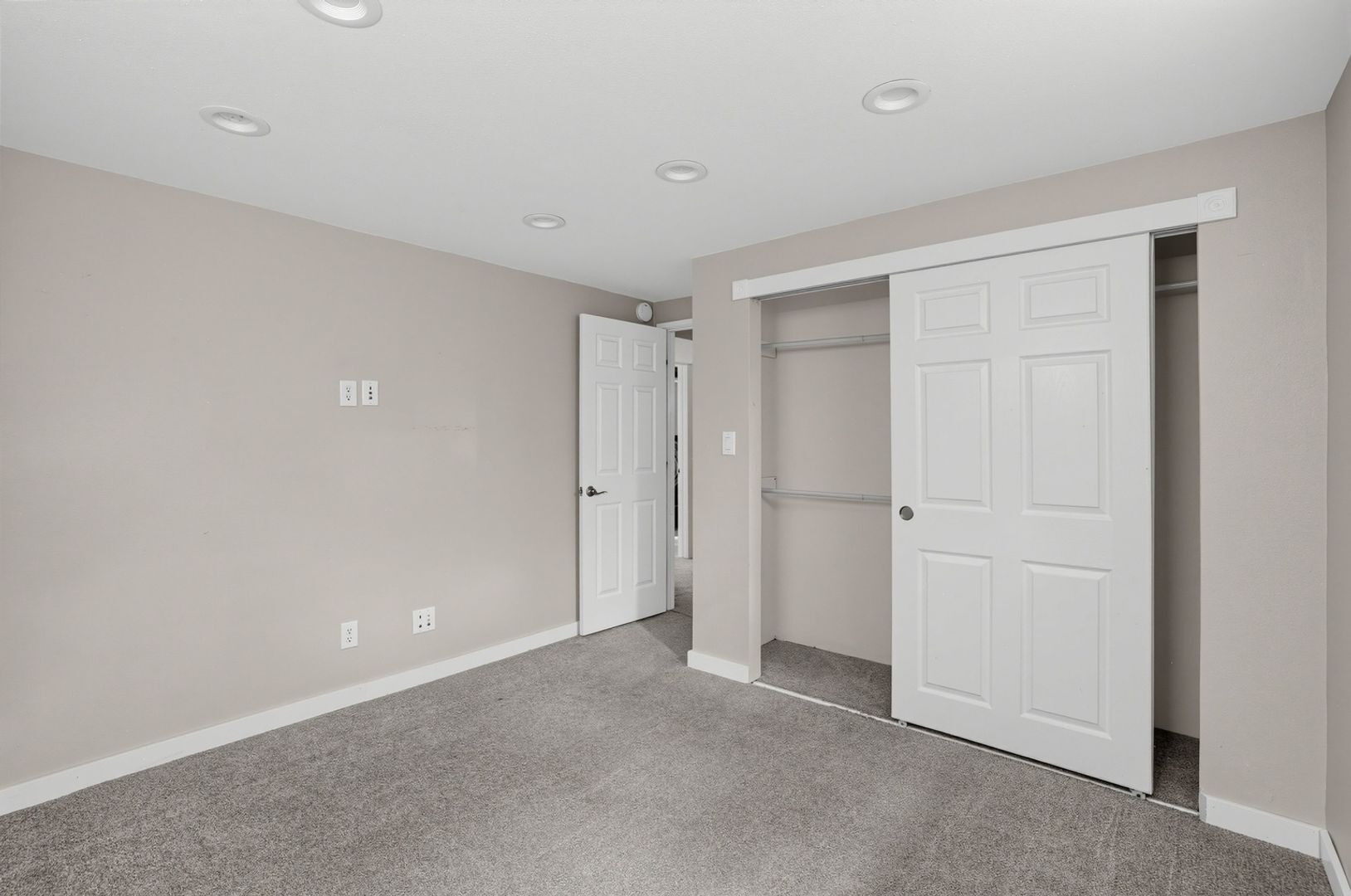 Building Photo - 4546 Verde Dr