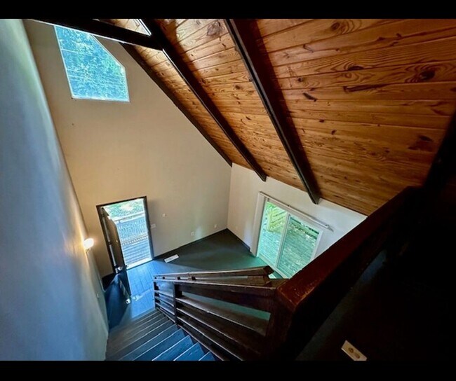 Building Photo - 407 Lindsay Rd