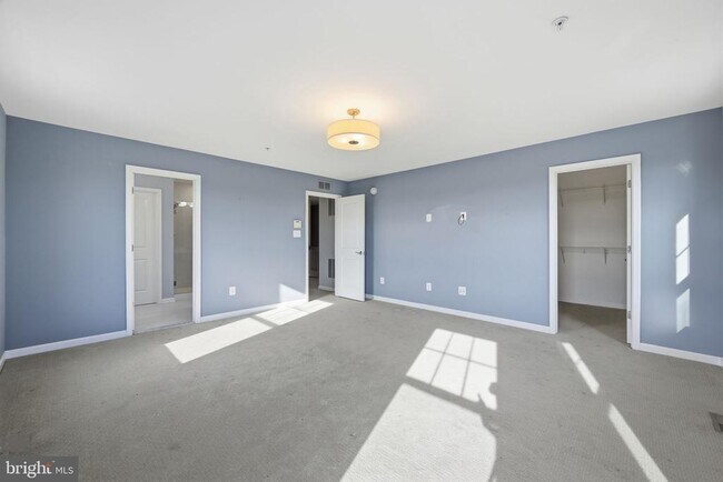 Building Photo - 9701 Tealbriar Dr