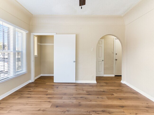 Interior Photo - 1324 Peterson Avenue