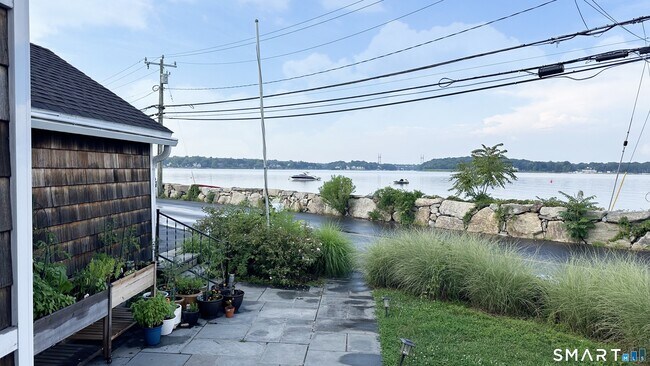 Building Photo - 2 Scofield Pl
