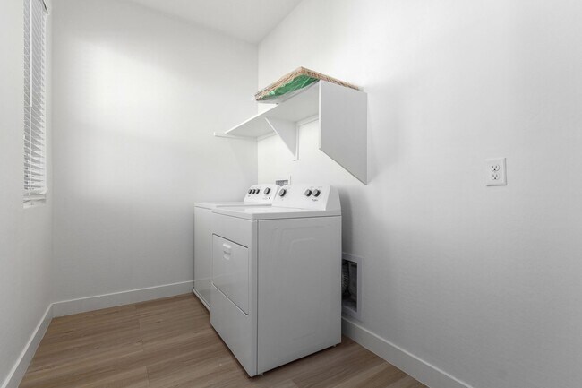 Building Photo - 2327 S Wycliff Cir