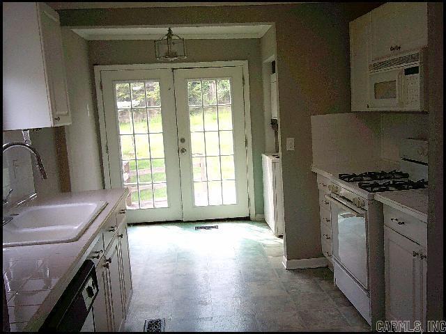 Building Photo - 5919 Woodlawn Dr