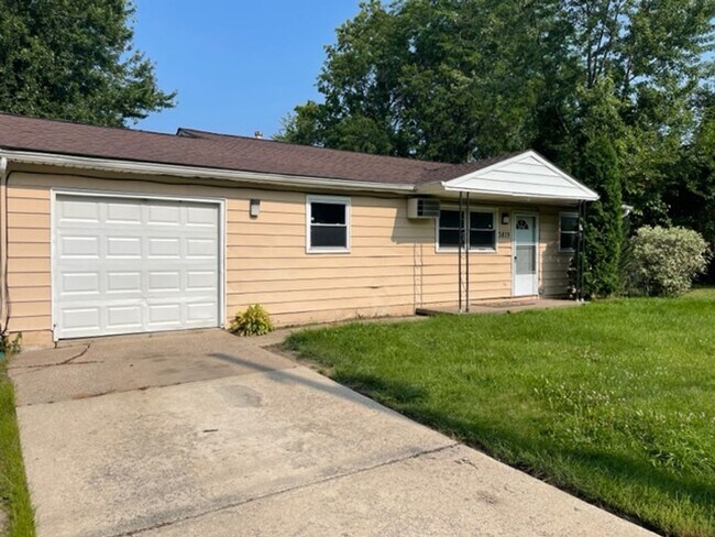 Building Photo - 3 Bedroom Ranch Home