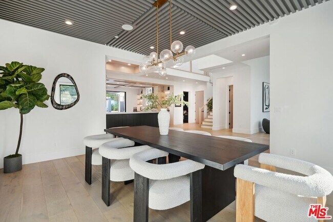 Building Photo - 5124 Calvin Ave