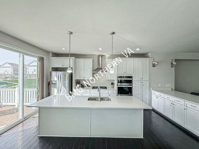 Building Photo - 42961 Running Creek Square