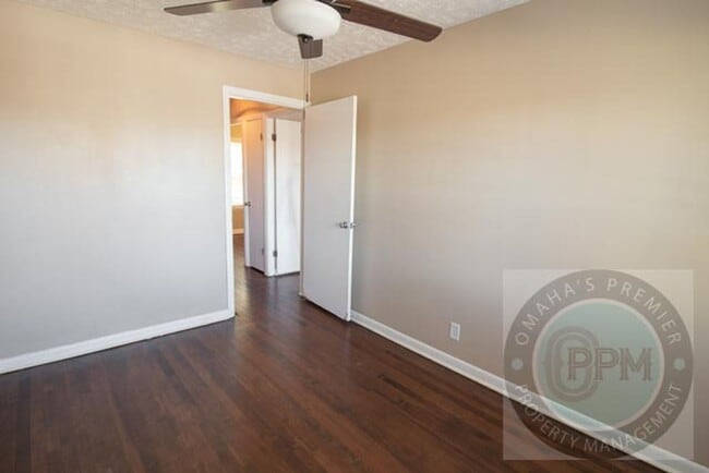 Building Photo - TRISARA 3129/3131 CASS ST