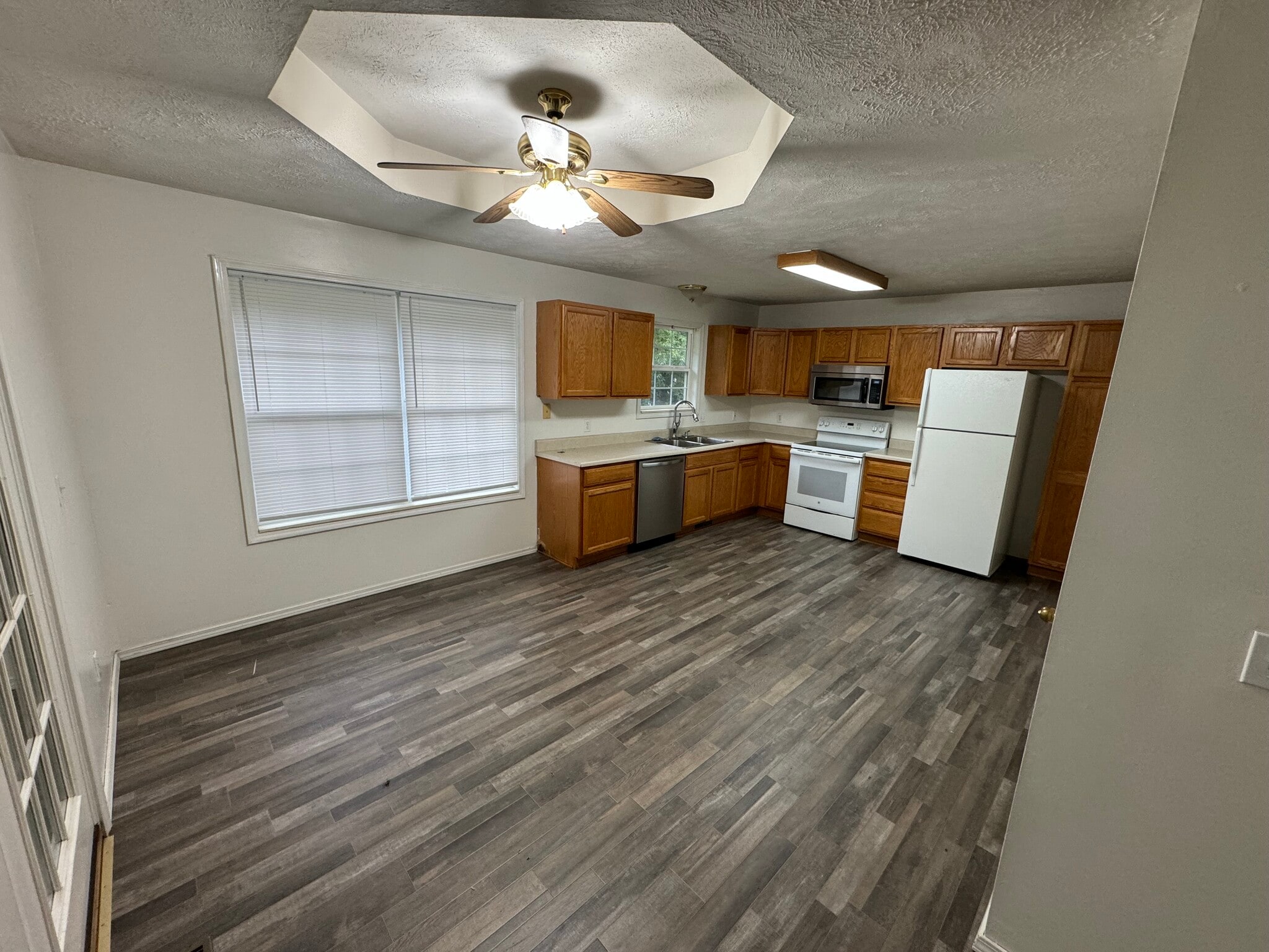 Kitchen - 544 W Hines St