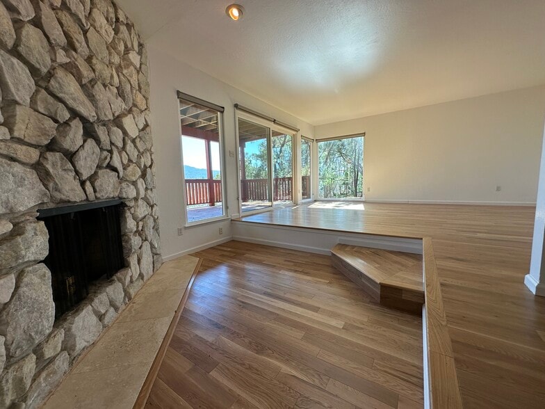 Building Photo - 18 Pepper Way