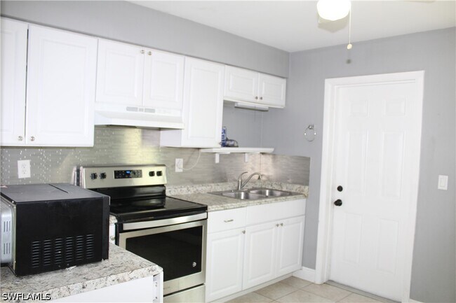 Building Photo - 334 Cape Coral Pkwy W