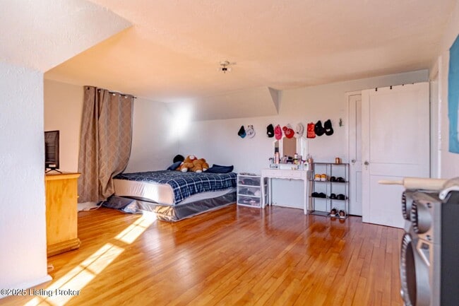 Building Photo - 2890 Shelbyville Rd