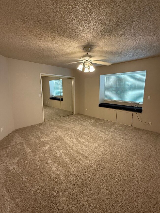 Building Photo - Beautiful Country Home! With Bonus Office/Den Room