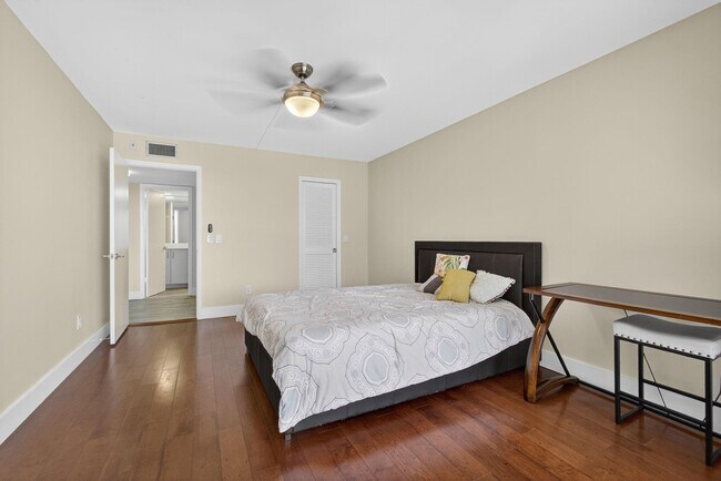 Building Photo - 4770 Fountains Dr S