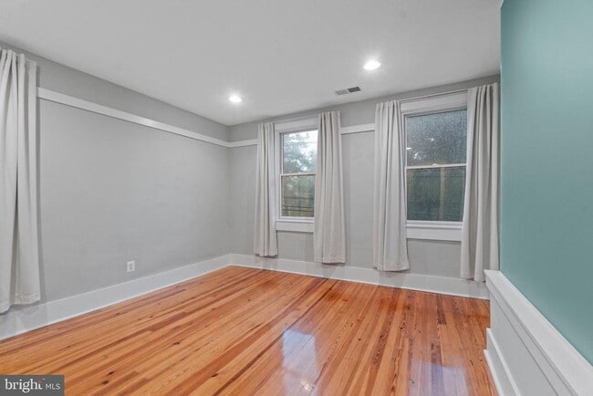 Building Photo - 5521 Mattfeldt Ave