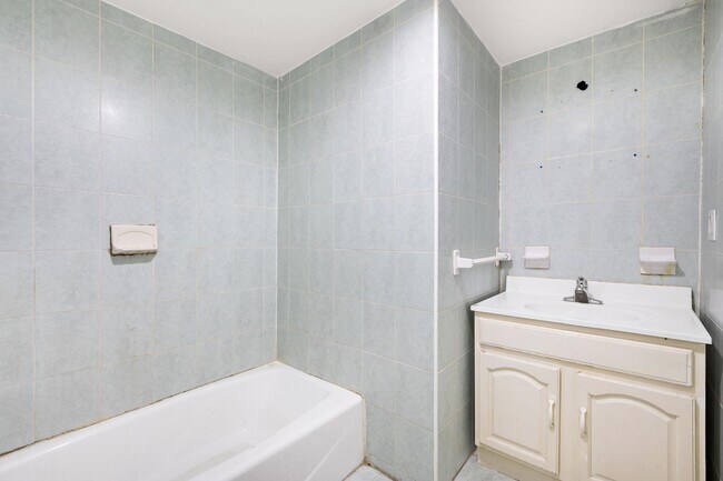 Building Photo - 420 6th St