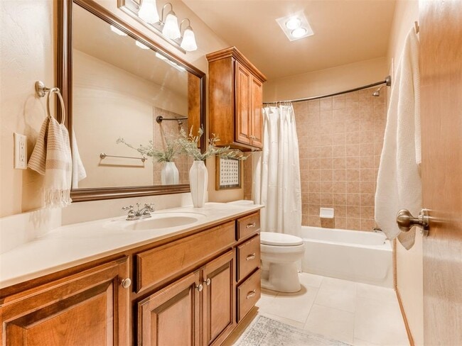 Building Photo - 16616 Hardwood Pl