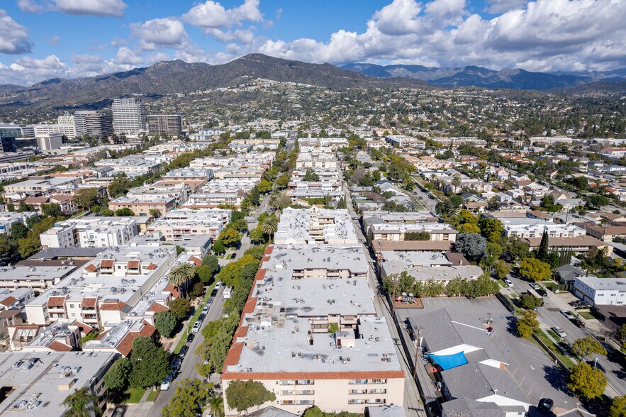 Building Photo - 310 N Jackson St