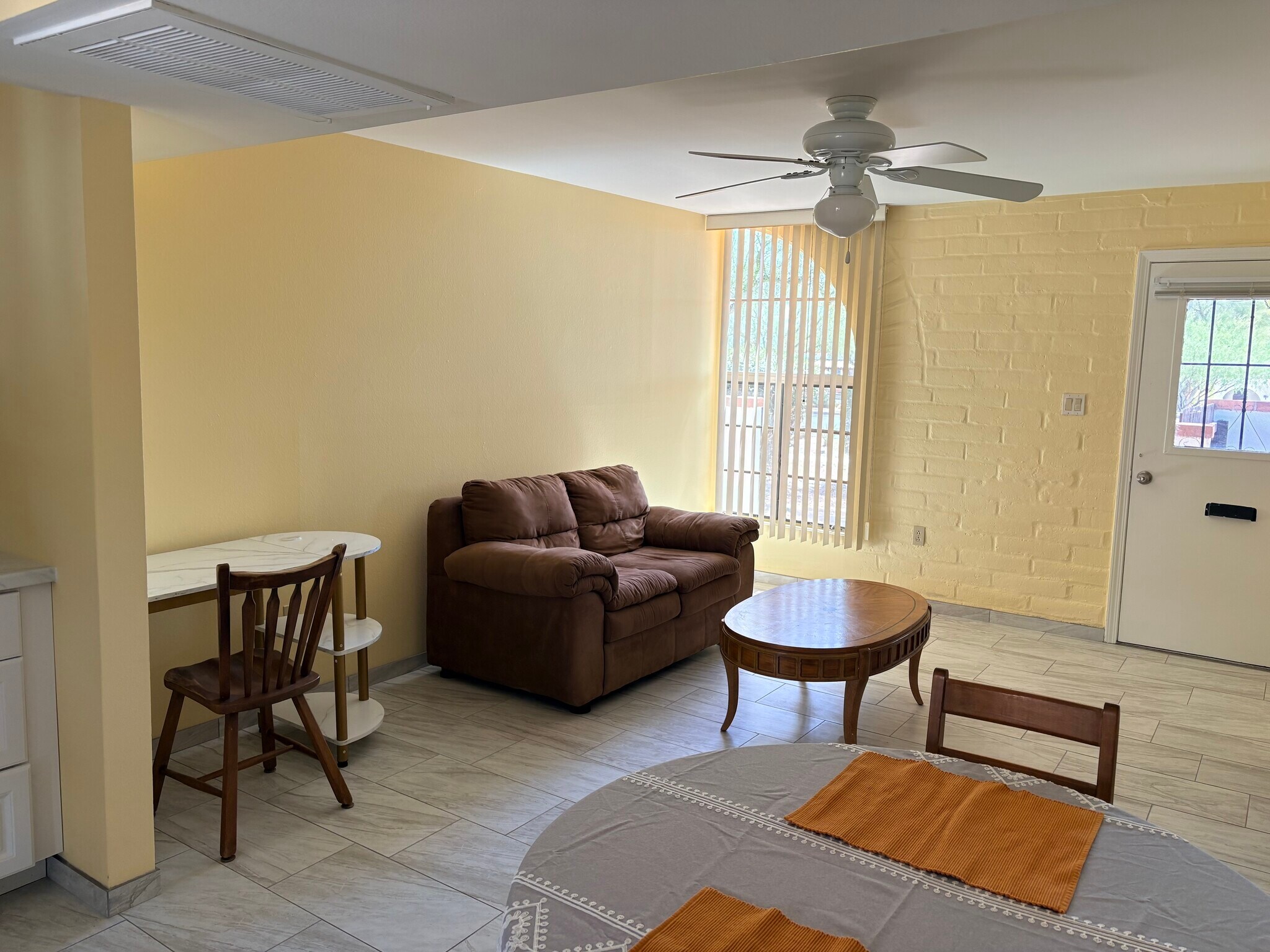 Building Photo - 484 S La Canada Dr