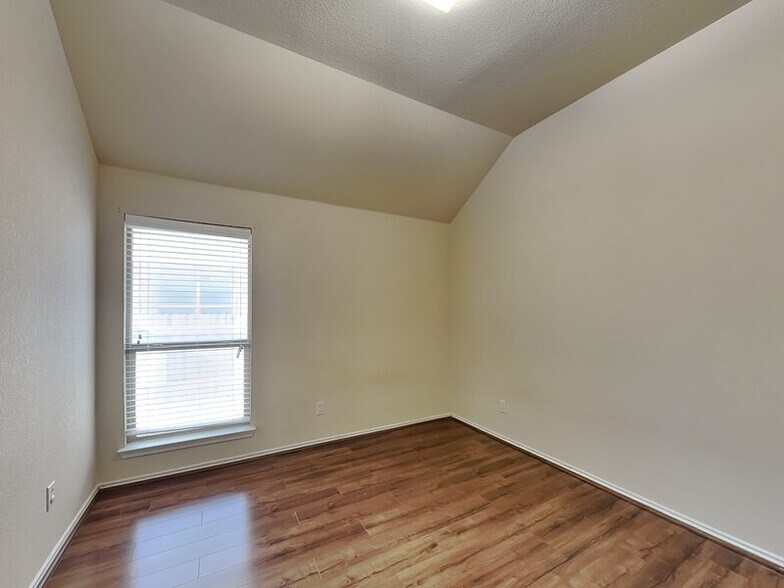 Building Photo - 1605 Grey Willow Ln