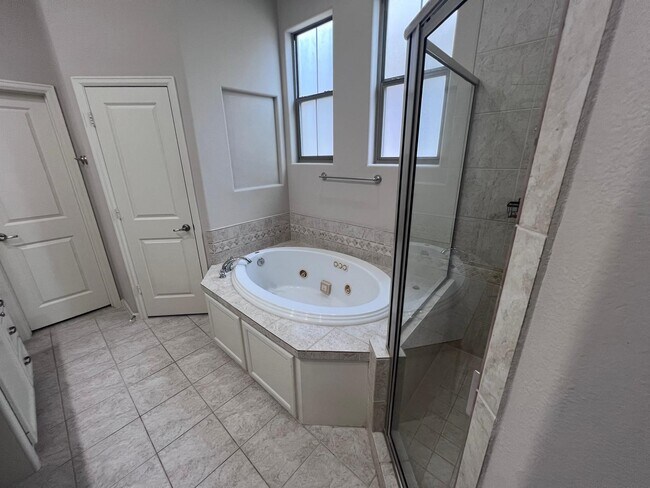 Building Photo - 592 Bomar St