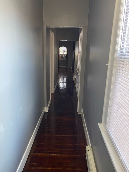 Building Photo - 421 Halsted St