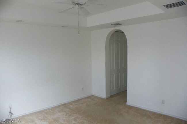 Building Photo - 1400 Mariposa Cir