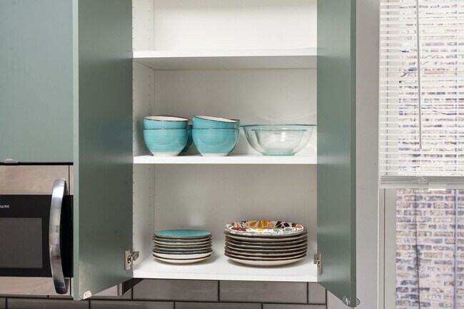 Building Photo - 6229 N Wayne Ave